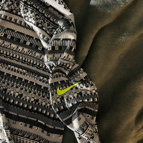 Nike Dri Fit Quarter Zip - Picture 2 of 4